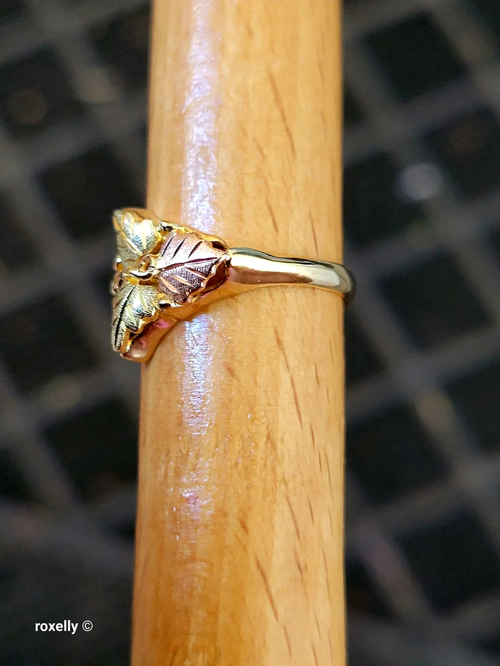 10K Yellow and Rose Gold Black Hills Leaves Ring Size 3, Solid Gold! 👌🎁